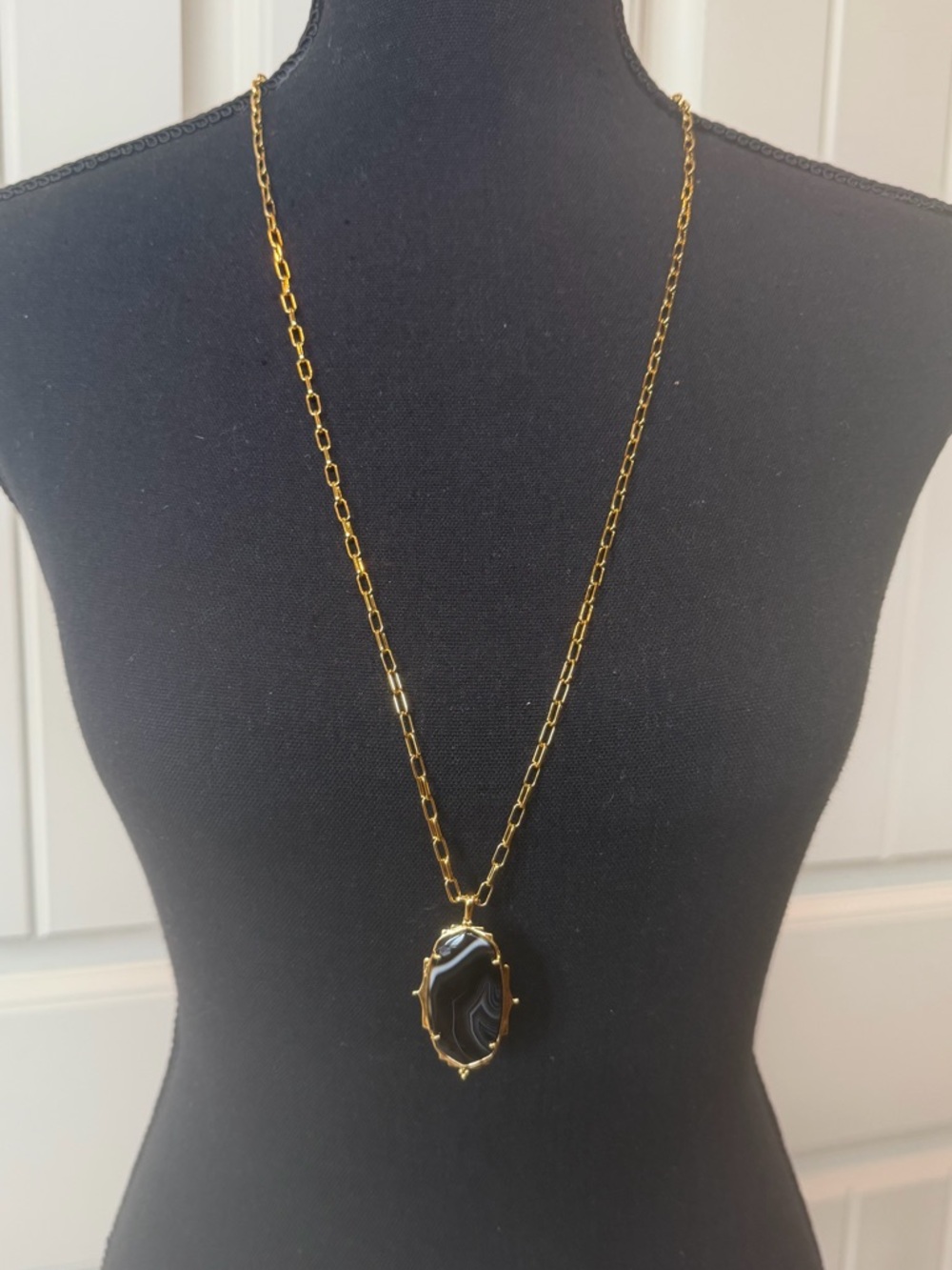 Kendra Scott Baroque Ella Vintage Gold Pendant Necklace with Black Banded Agate - Picture 5 of 5